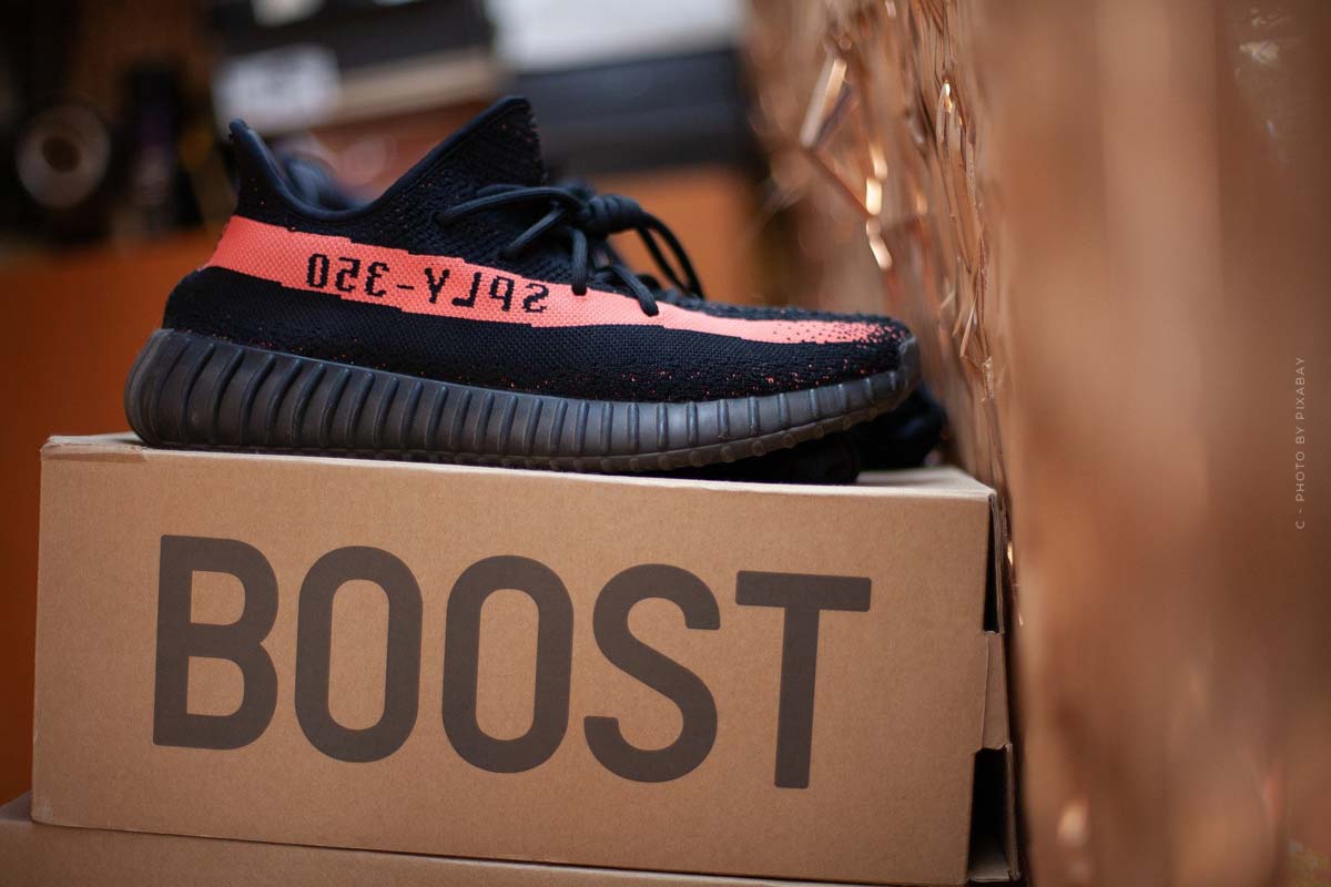 yeezy-boost-sneaker-kanye-west-adidas-shoes-box-karton
